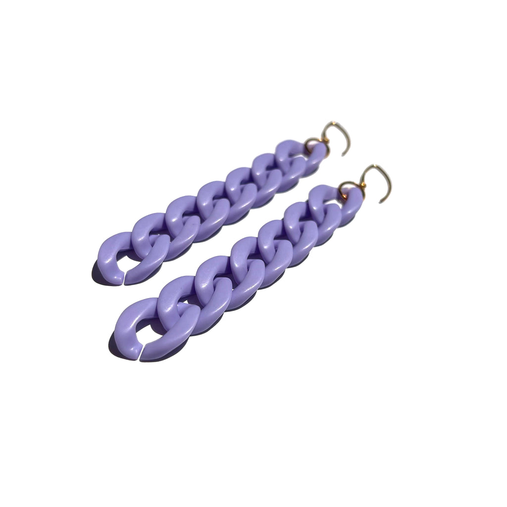 MPR x IMAGINARIUM Medium Curb Chain Link Earrings in Lavender Meghan