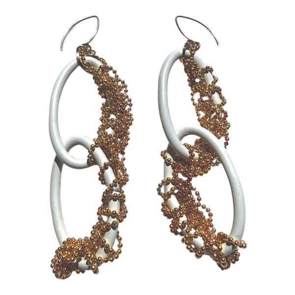 MPR x IMAGINARIUM: White Orbit Chain-Link Earrings, front view
